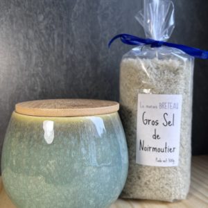 Pot sel en gré artisanal émaillé couleur émeraude et 500g de sel de Noirmoutier