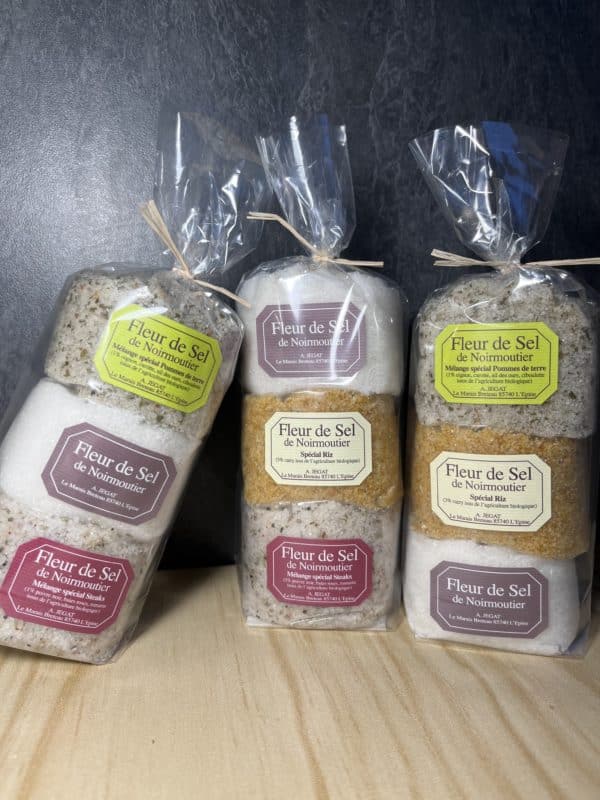 Trio de fleur de sel de Noirmoutier: 3 sachets de 100g de fleur de sel de Noirmoutier nature ou aromatisées au choix. Un petit cadeau original pour apporter votre grain de sel à vos plat